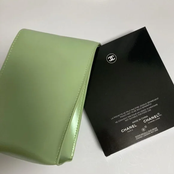 NWT- Chanel Beauty Makeup Takeaways- The City Break Bag - Picture 3 of 4